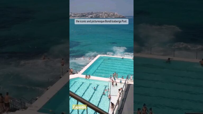 🌊❤️Australia’s Most Famous Beach 🌊 #travel #australia #expedia