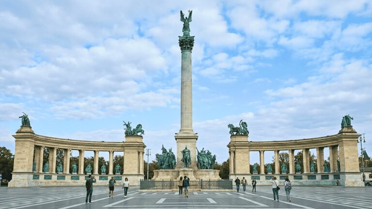 Budapest Travel Guide – What to See, Eat & Do